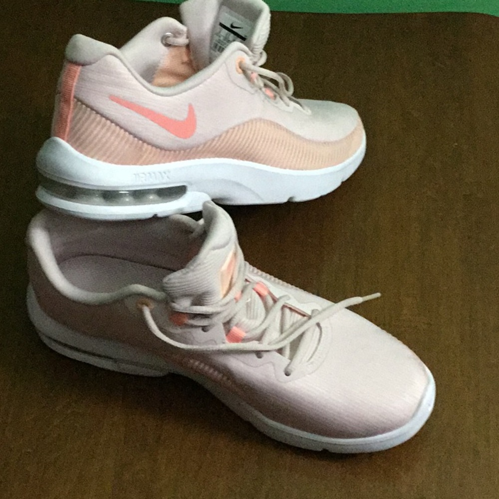 Nike Air Max - Picture 2 of 5